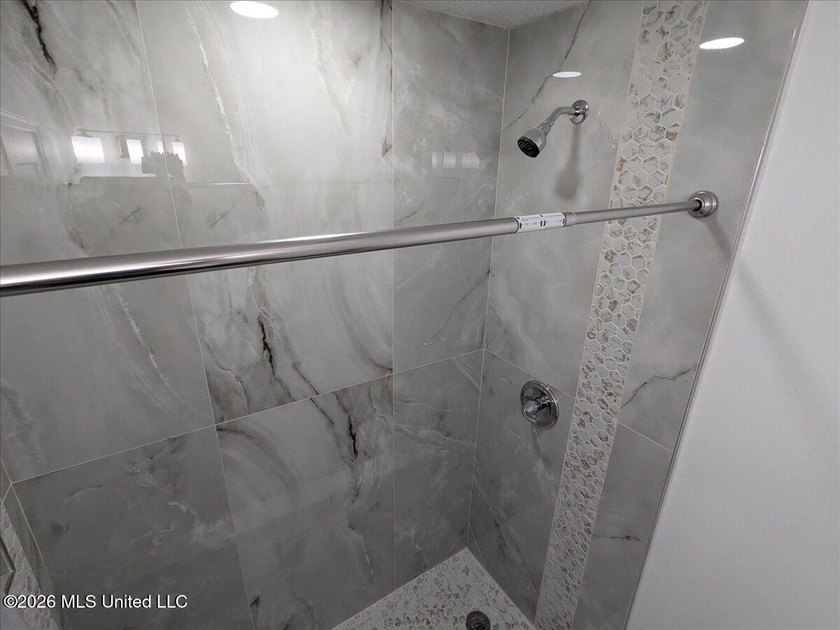 Must see! Absolutely everything in this stunning 4-bedroom - photo 19
