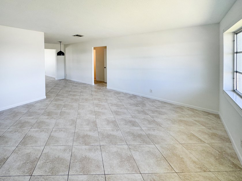 This home is priced at the I must it buy it deal. Welcome to 514 - photo 3