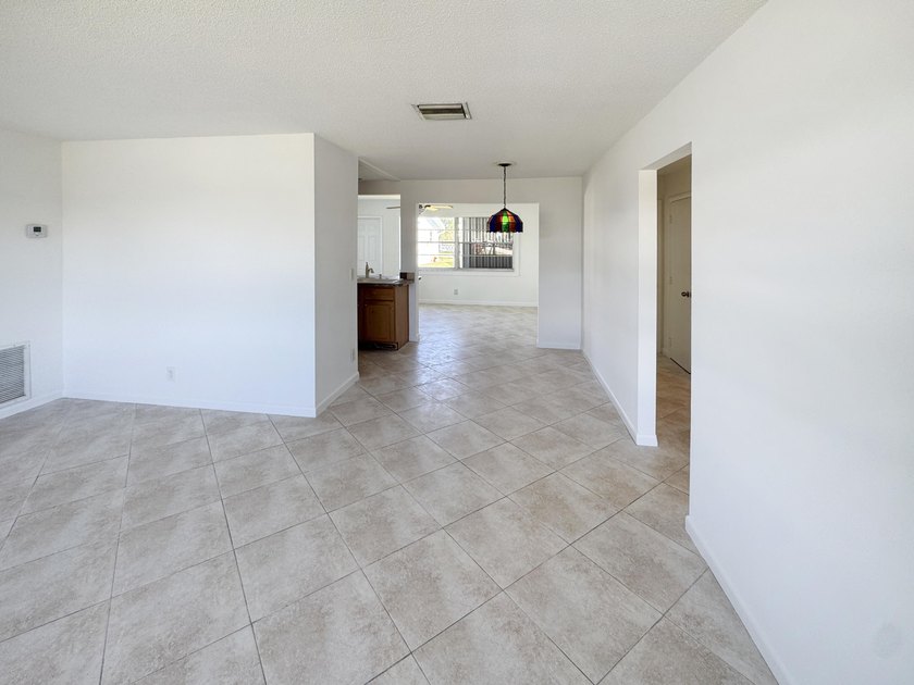 This home is priced at the I must it buy it deal. Welcome to 514 - photo 4