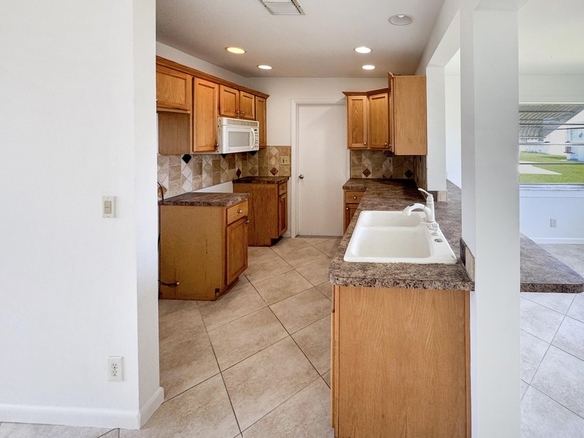 This home is priced at the I must it buy it deal. Welcome to 514 - photo 5
