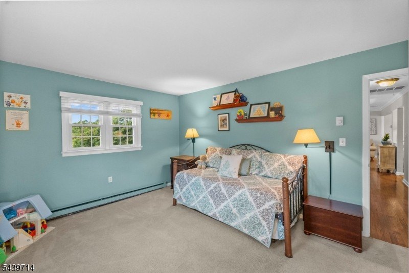 Welcome home to this beautifully maintained 4-bedroom bi-level - photo 18