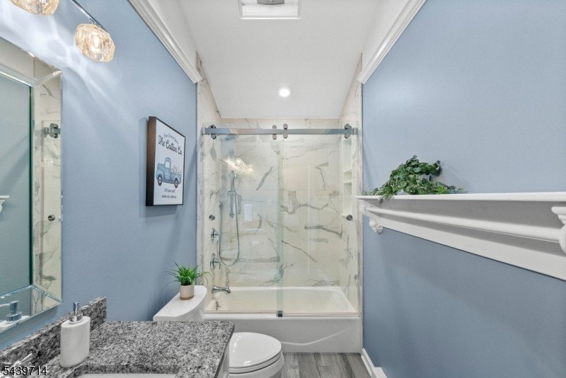 Welcome home to this beautifully maintained 4-bedroom bi-level - photo 21