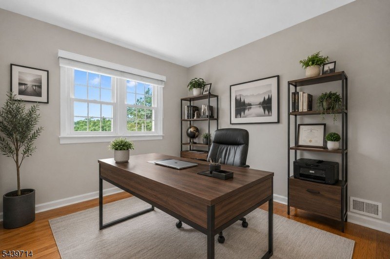 Welcome home to this beautifully maintained 4-bedroom bi-level - photo 23