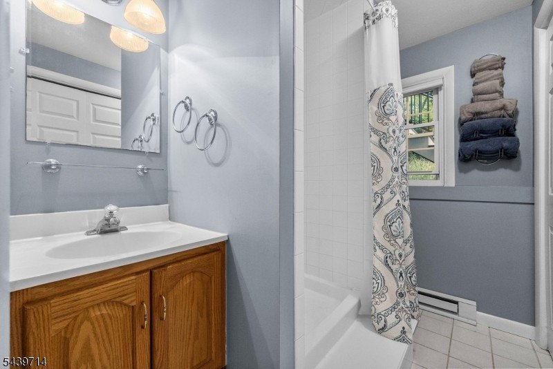 Welcome home to this beautifully maintained 4-bedroom bi-level - photo 28