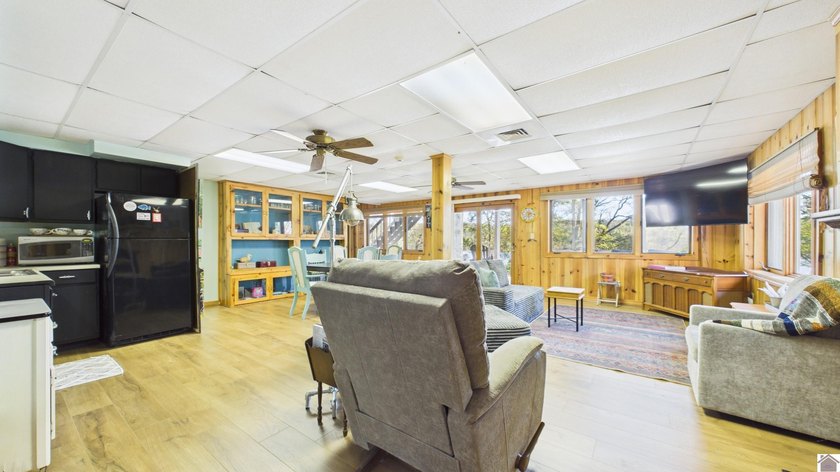 Enjoy the lake life in this 5+ bedroom (sleeps 15) 3 bath - photo 34