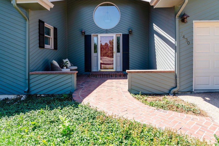 This fabulous Gunbarrel Ranch Home is located in the South - photo 3
