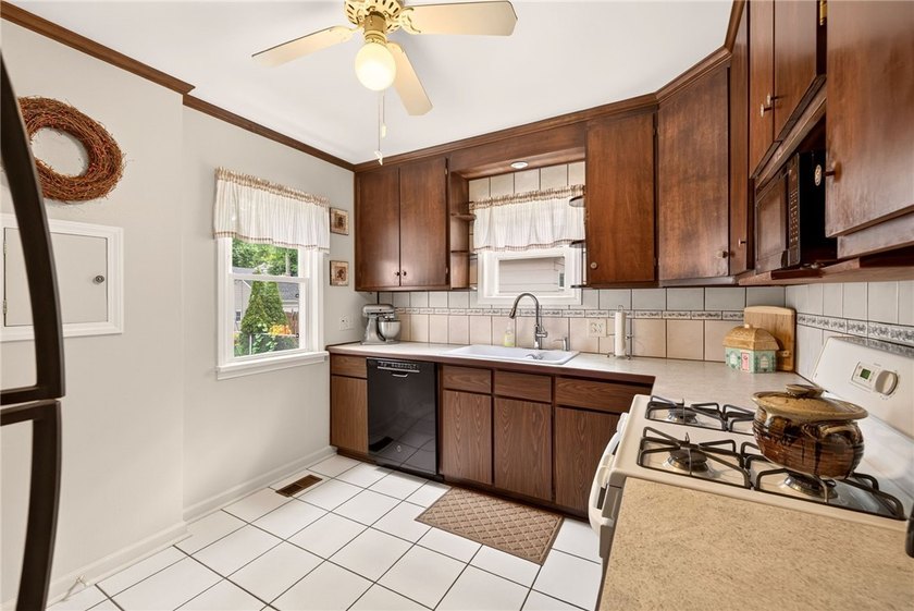 Welcome to this lovingly maintained 3-bedroom, 1.5-bath home in - photo 12