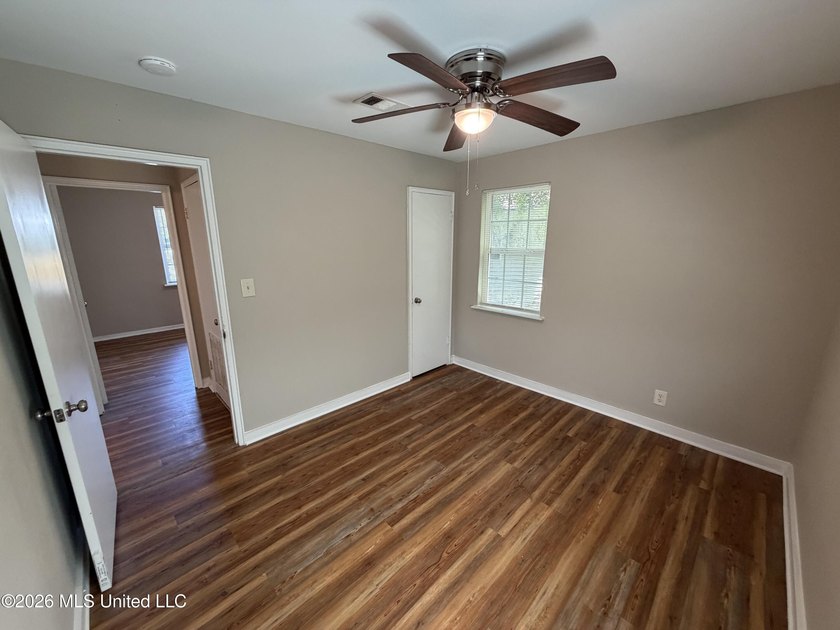 Welcome to this super charming 2 bedroom, 1 bath cottage - photo 12