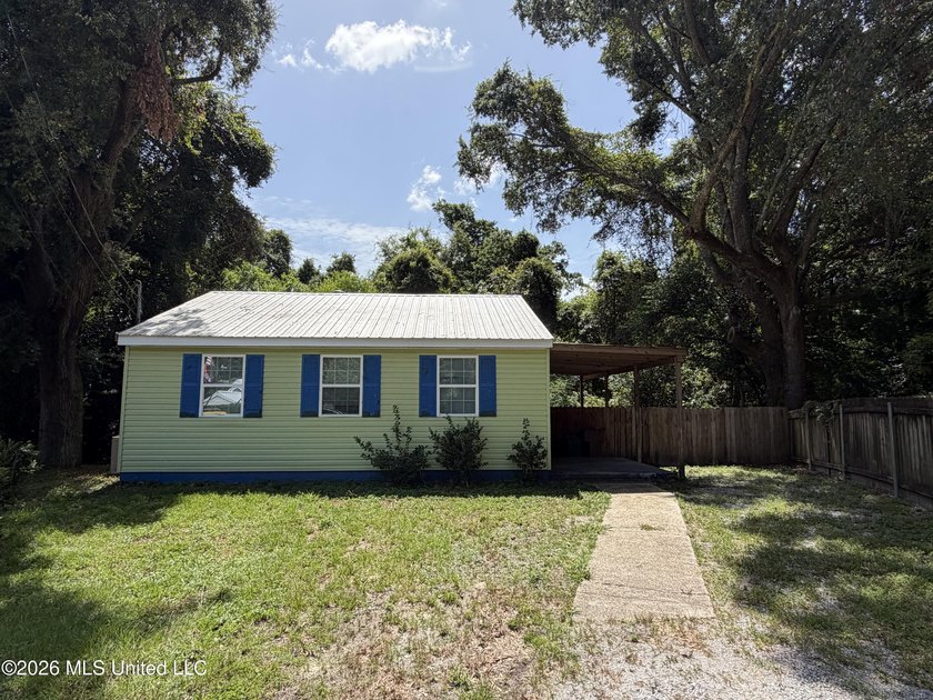 Welcome to this super charming 2 bedroom, 1 bath cottage - photo 13