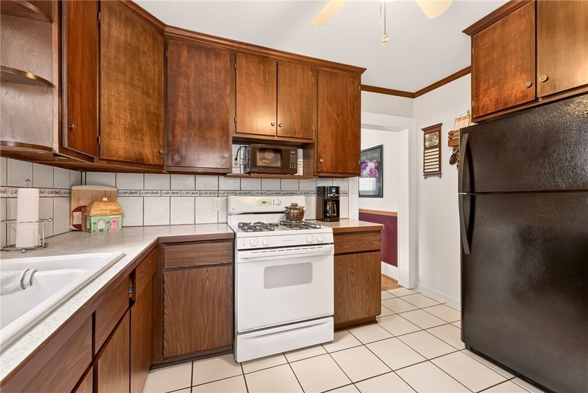 Welcome to this lovingly maintained 3-bedroom, 1.5-bath home in - photo 14