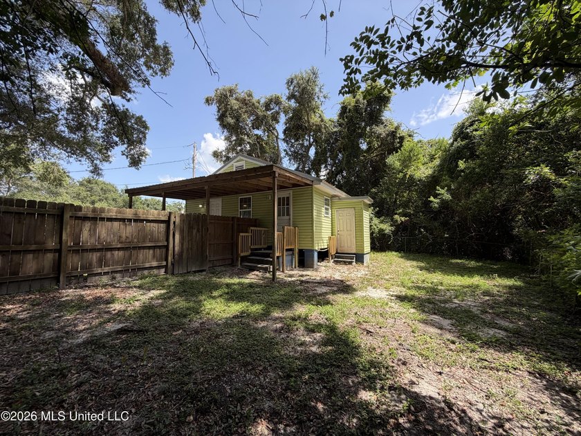 Welcome to this super charming 2 bedroom, 1 bath cottage - photo 14