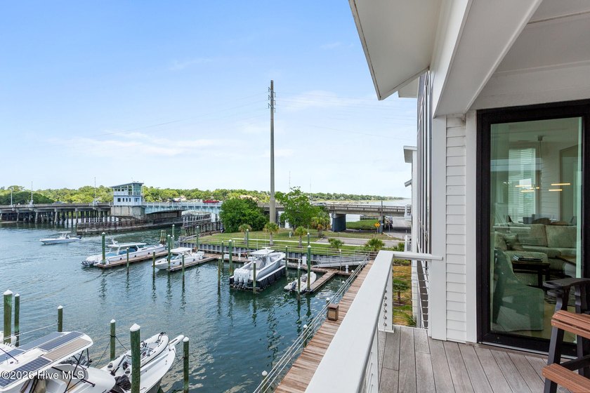 For comp purposes only. Unit includes 40ft boatslip at - photo 16