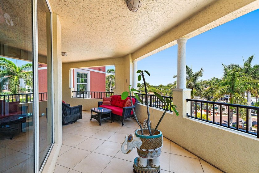 Experience luxury waterfront living at Jupiter Yacht Club, one - photo 16