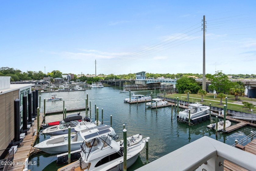 For comp purposes only. Unit includes 40ft boatslip at - photo 17