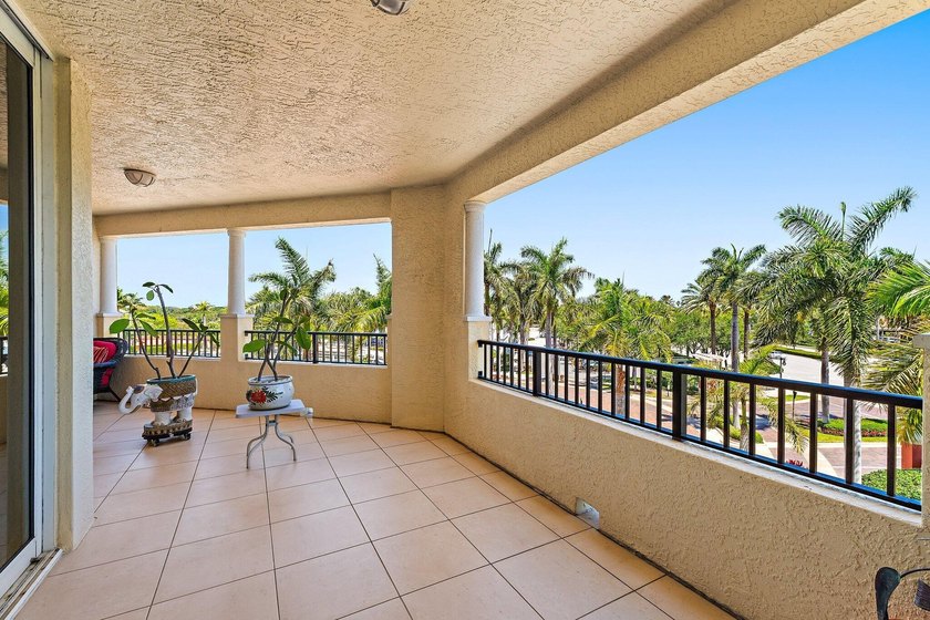 Experience luxury waterfront living at Jupiter Yacht Club, one - photo 17