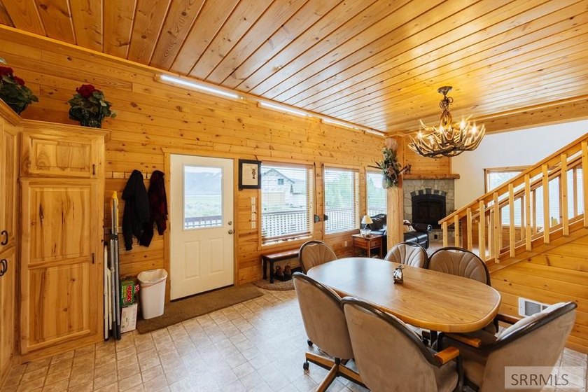 Come claim your private slice of heaven in the coveted Lakeview - photo 18