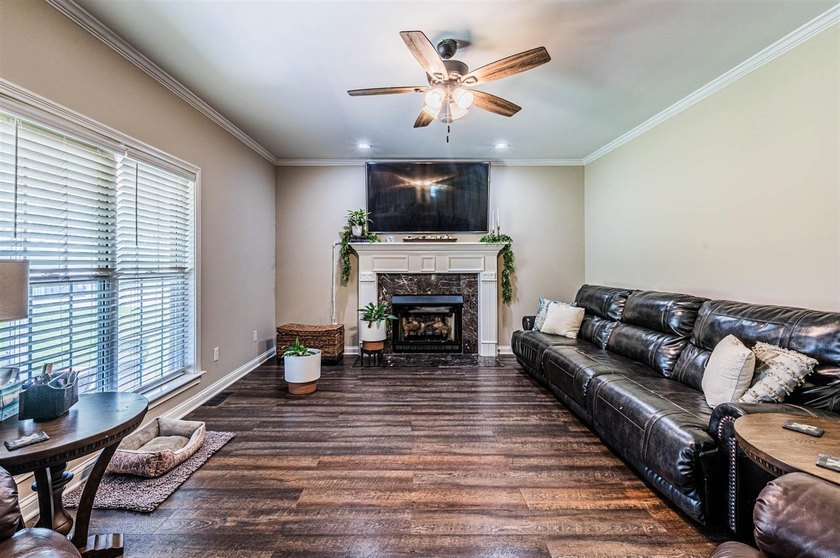 Room to live, land to use, and a setup that fits more than just - photo 10
