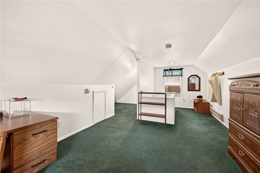 Welcome to this lovingly maintained 3-bedroom, 1.5-bath home in - photo 21