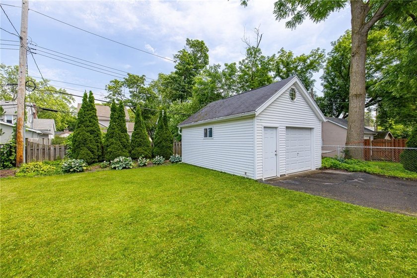 Welcome to this lovingly maintained 3-bedroom, 1.5-bath home in - photo 24