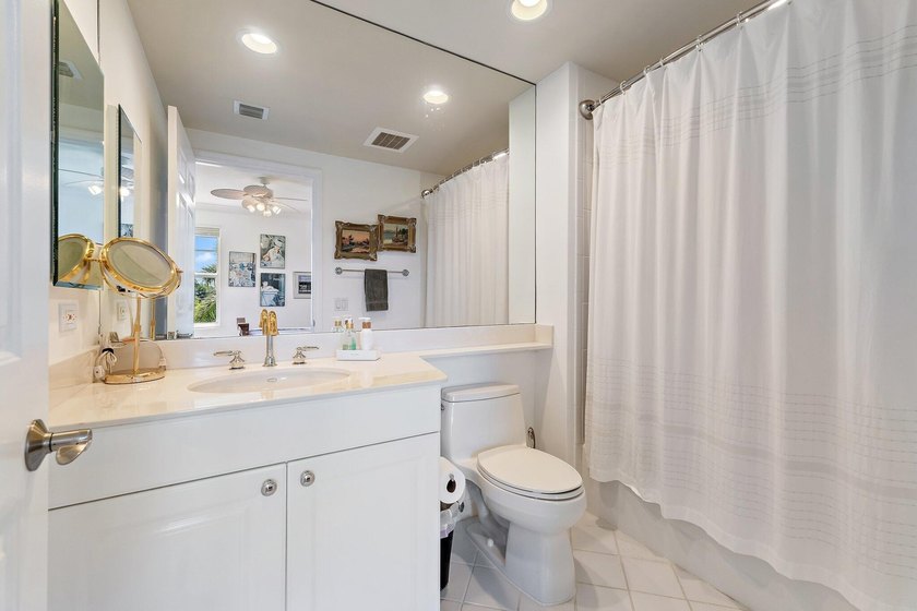 Experience luxury waterfront living at Jupiter Yacht Club, one - photo 24