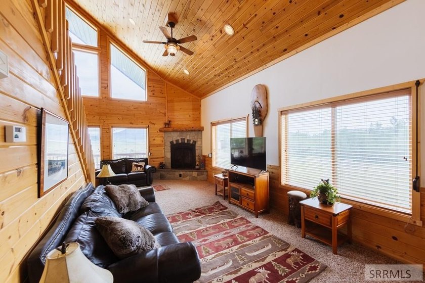 Come claim your private slice of heaven in the coveted Lakeview - photo 24