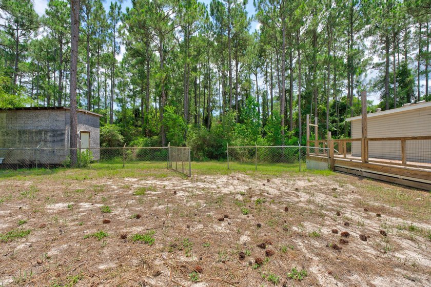 Spacious 5-bedroom, 3-bath mobile home built in 2017, offering - photo 18