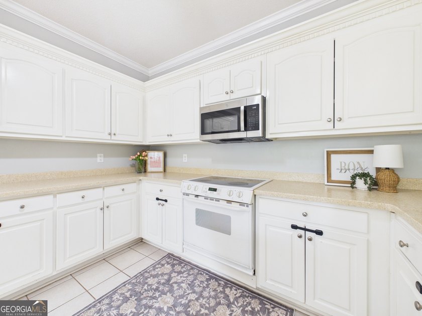 Welcome home to this beautiful 2-bedroom, 2-bath residence in - photo 18