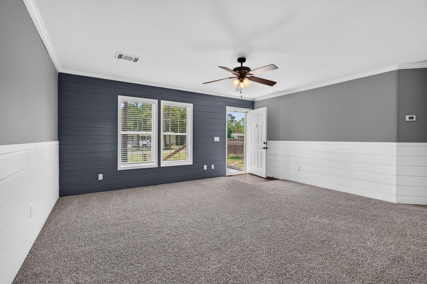 Spacious 5-bedroom, 3-bath mobile home built in 2017, offering - photo 24