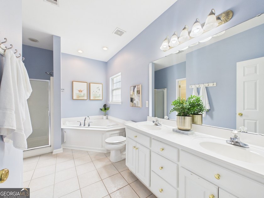 Welcome home to this beautiful 2-bedroom, 2-bath residence in - photo 27