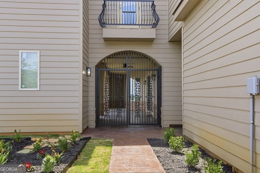 Discover your dream home with breathtaking panoramic long-range - photo 5