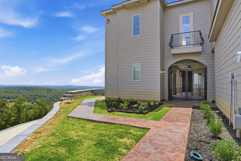 Discover your dream home with breathtaking panoramic long-range - photo 6