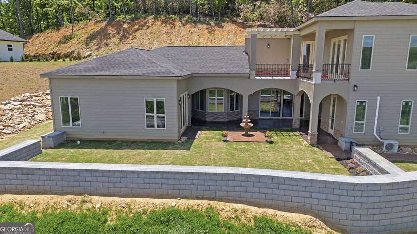 Discover your dream home with breathtaking panoramic long-range - photo 8