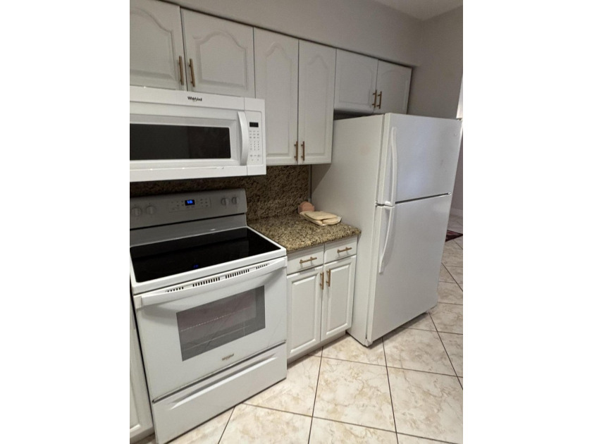 Move right in to this charming THREE bedroom condominium, in the - photo 4