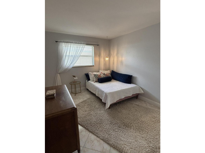 Move right in to this charming THREE bedroom condominium, in the - photo 7