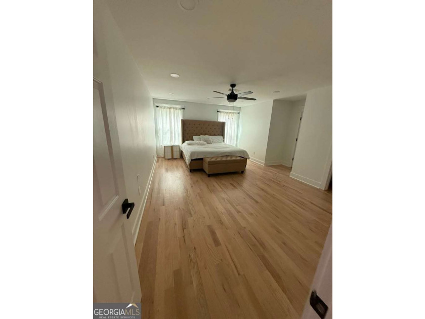 Gorgeous 4 bedroom 2.5 bath traditional style home with stunning - photo 15