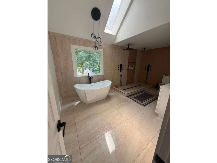 Gorgeous 4 bedroom 2.5 bath traditional style home with stunning - photo 18
