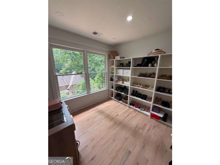 Gorgeous 4 bedroom 2.5 bath traditional style home with stunning - photo 19