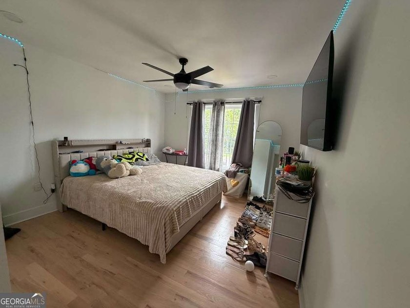 Gorgeous 4 bedroom 2.5 bath traditional style home with stunning - photo 21