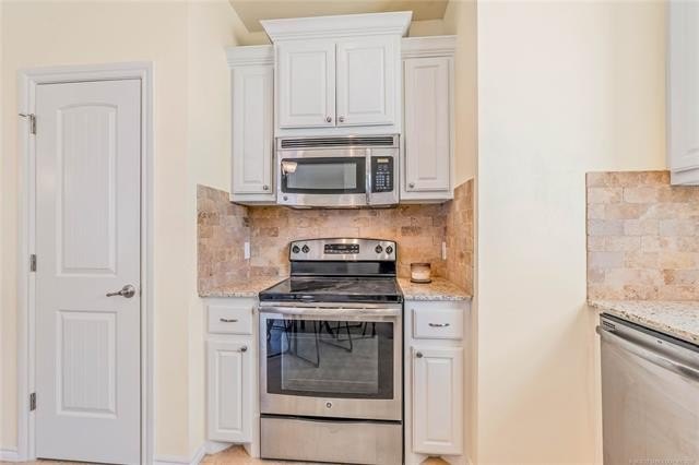 LAKEFRONT HOME + PRIVATE SANDY BEACH! Welcome to your dream - photo 36