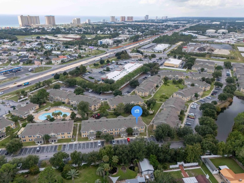 SHORT TERM RENTALS ALLOWED. Don't miss out on this freshly - photo 4