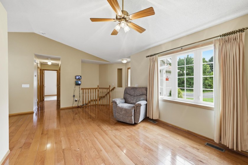 Beautiful Hugo area home now available! The home features 3 - photo 13