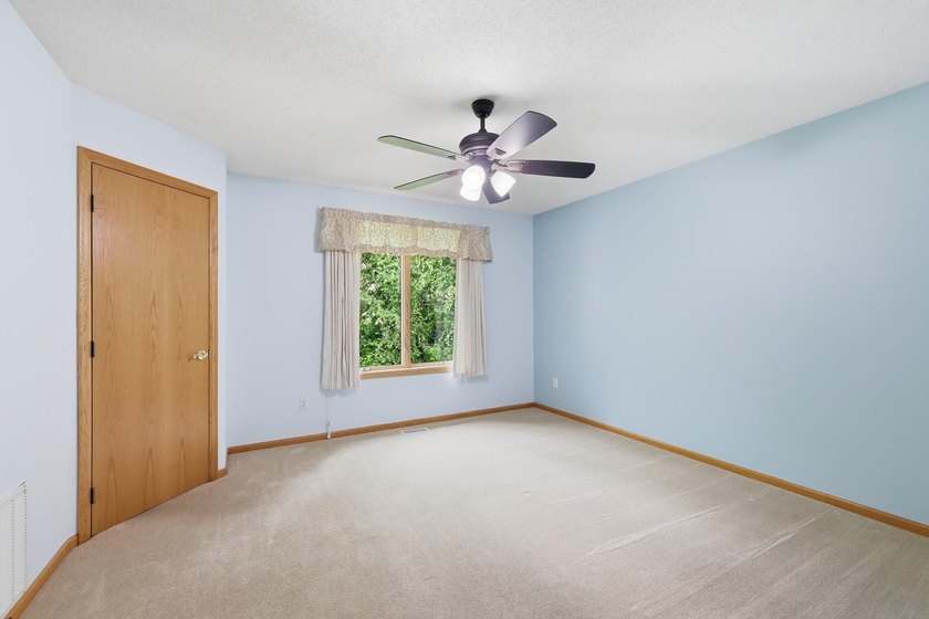 Beautiful Hugo area home now available! The home features 3 - photo 15