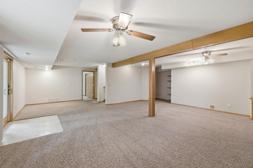 Beautiful Hugo area home now available! The home features 3 - photo 23