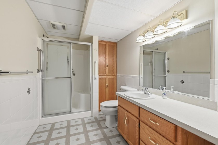 Beautiful Hugo area home now available! The home features 3 - photo 26