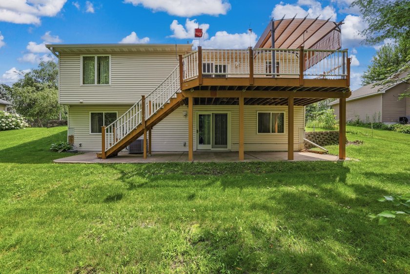 Beautiful Hugo area home now available! The home features 3 - photo 32