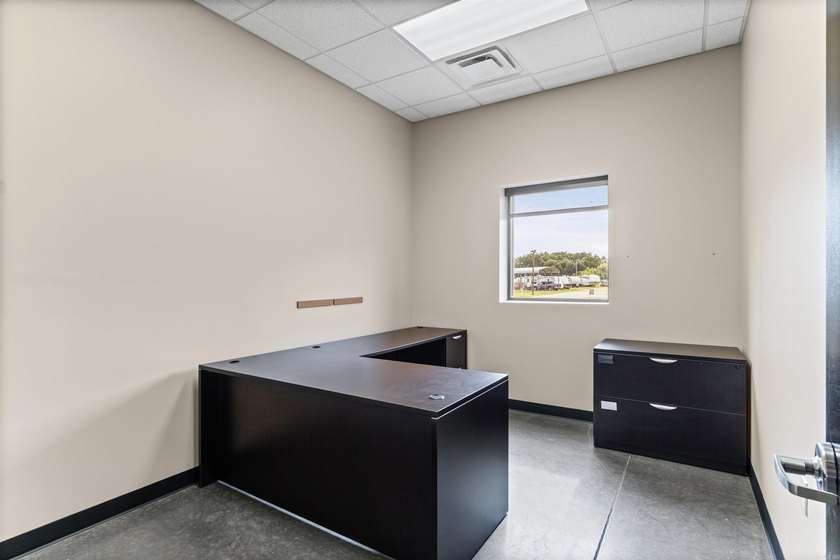 Premium commercial land and building with outstanding traffic - photo 15