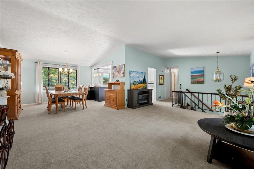 Welcome home to this beautifully designed 3-bedroom, 3-bath home - photo 3