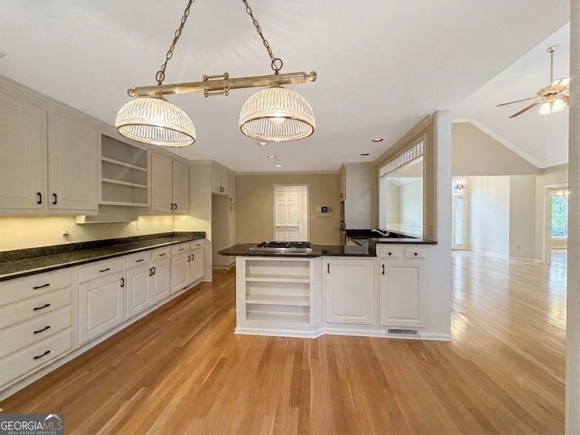 WATERFRONT RETREAT! Where a beautiful lake view and comfortable - photo 11