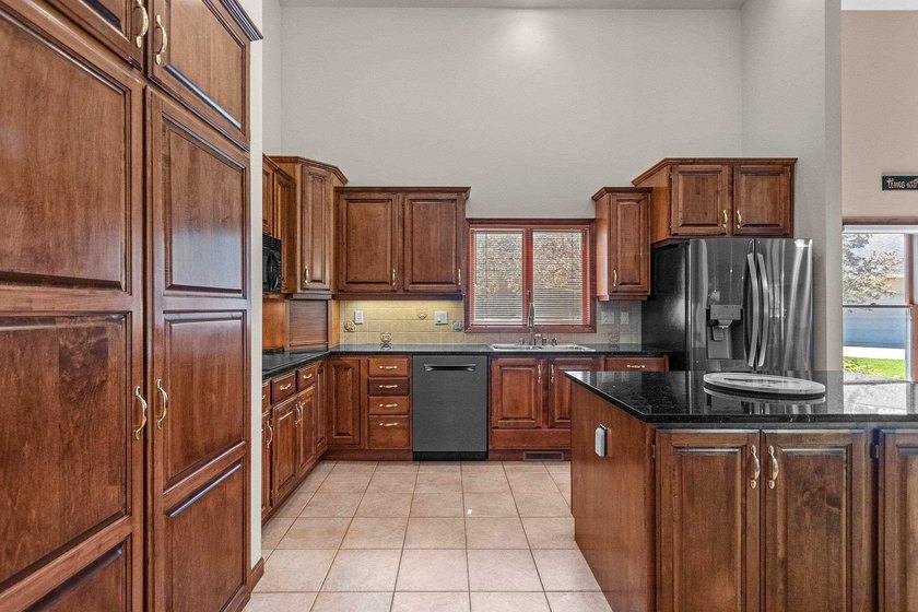 Condo MLS 50326421. Condo living at its best! Experience - photo 20