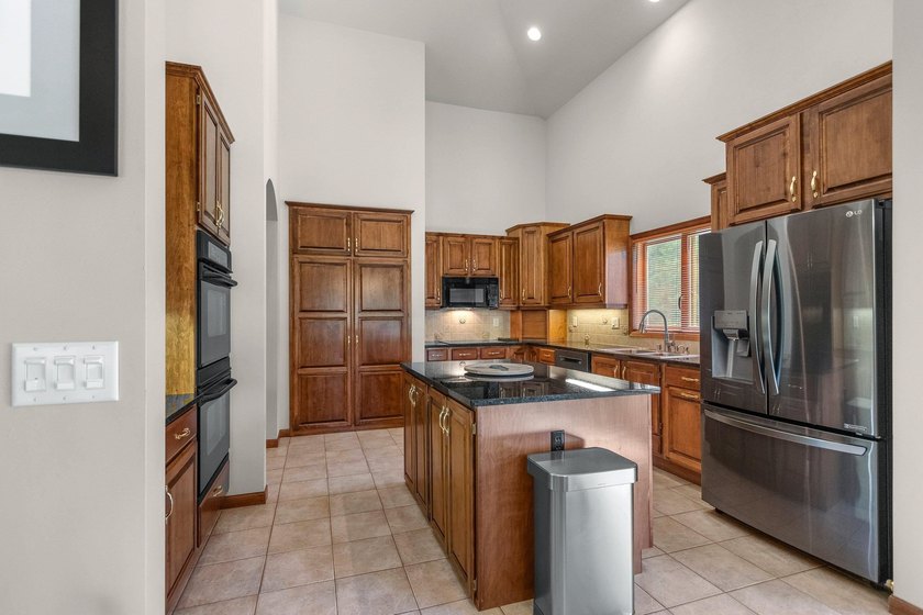 Condo MLS 50326421. Condo living at its best! Experience - photo 22